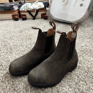 Women’s blundstones